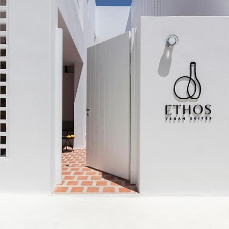 Ethos Vegan Suites Fira  Ngoại thất bức ảnh